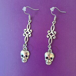 Unique Goth Skull Halloween Earrings Brand New